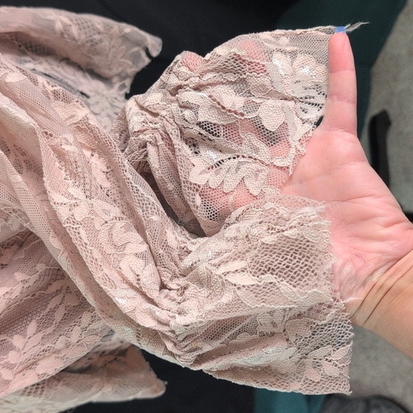 Gimmick Lace Top. - Picture 8 of 10